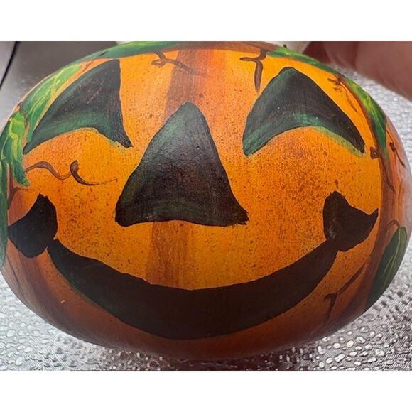 Hand Painted Halloween Gourd Ghost/Pumpkin - Picture 7 of 9